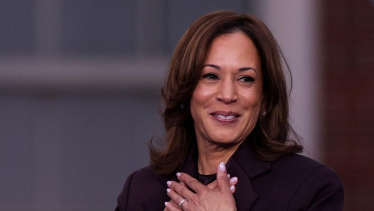 Kamala Harris mengalami kekalahan telak dalam pemilihan presiden (Pilpres) Amerika Serikat 2024 versi hitung cepat sejumlah media. Berdasarkan perhitungan dari New York Times, Harris memperoleh 226 suara elektoral dan 47 persen atau sekitar 67 juta suara populer. Sementara itu, Donald Trump mengantongi 50,9 persen suara populer, atau sekitar 72 juta suara, dan 295 suara elektoral.